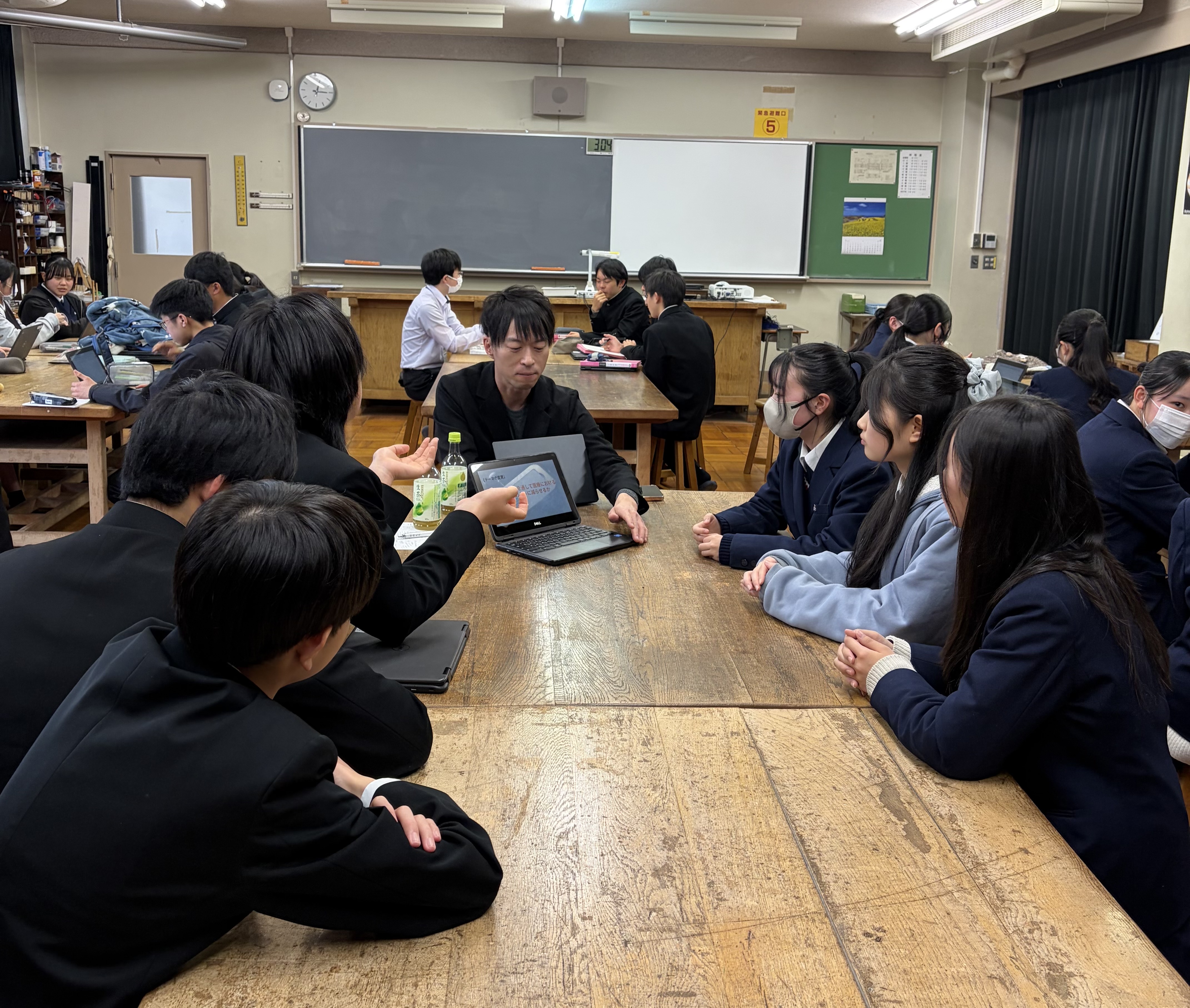 探究活動の中間報告会へ！ in  武生高校